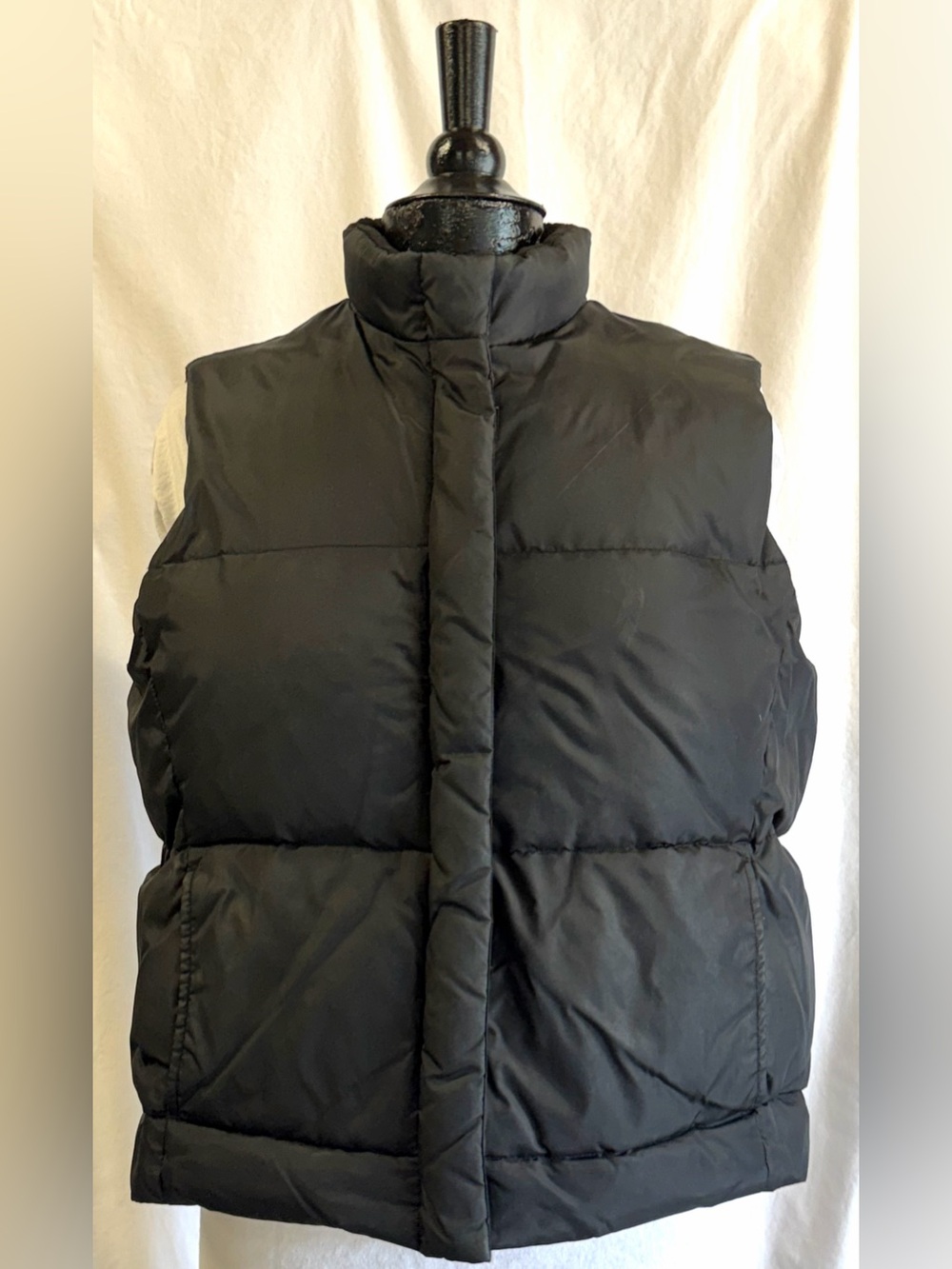 GAP Black Quilted Puffer Vest size LARGE